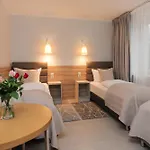 West - Airport 3*