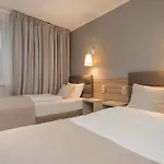 West - Airport מלון 3*