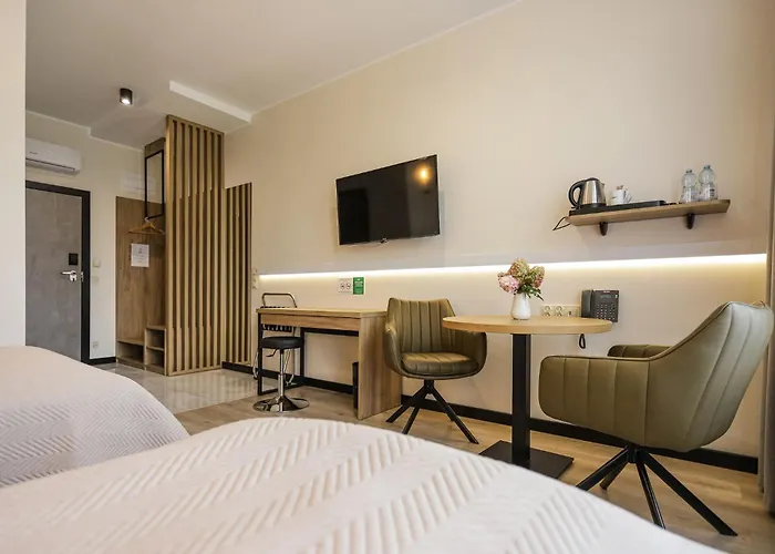 West - Airport Πόζναν