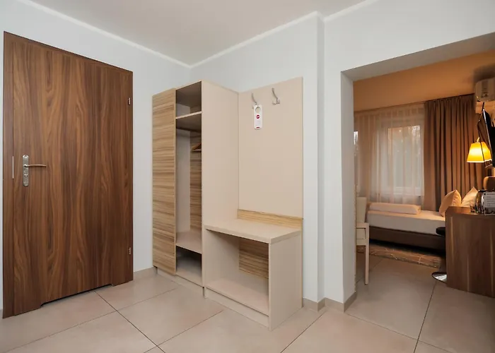 West - Airport 3* Πόζναν