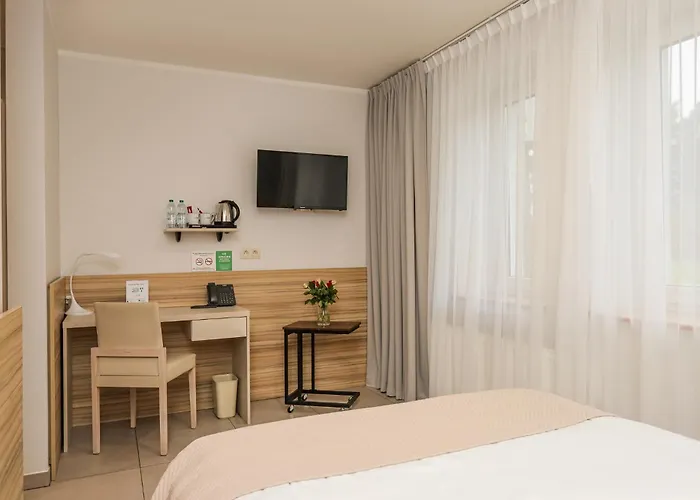 West - Airport Ξενοδοχείο Πόζναν