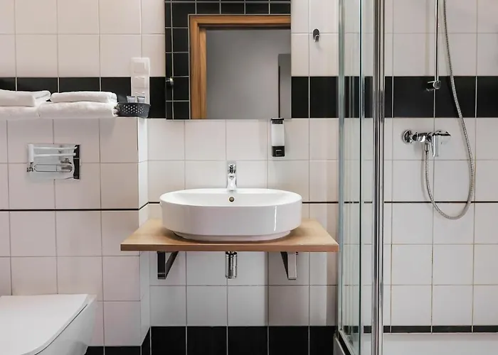 West - Airport Ξενοδοχείο Πόζναν