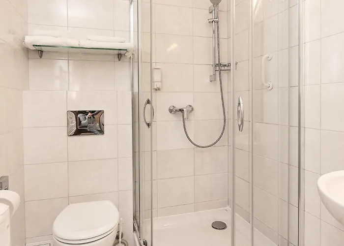 West - Airport Πόζναν