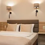 Hotel West - Airport 3*