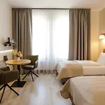 West - Airport 3* Poznan