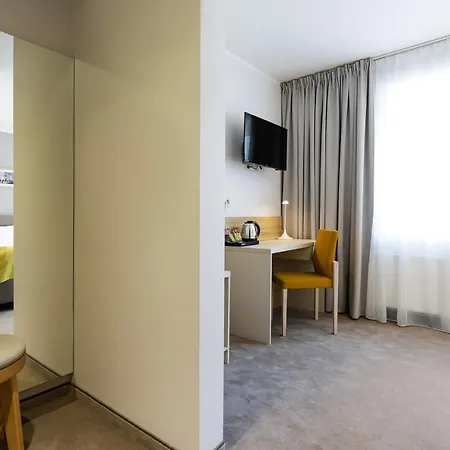 West - Airport Hotel Poznaň