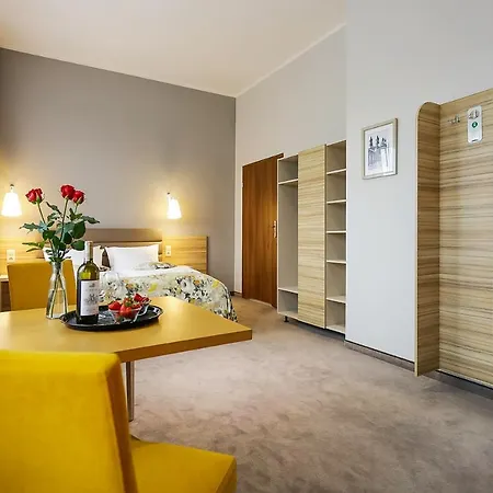 West - Airport Hotel