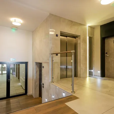 Hotell West - Airport