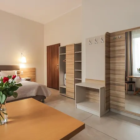 Hotel West - Airport 3*