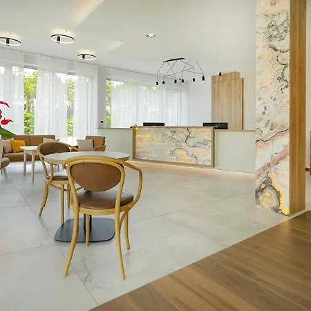 West - Airport Hotell 3*