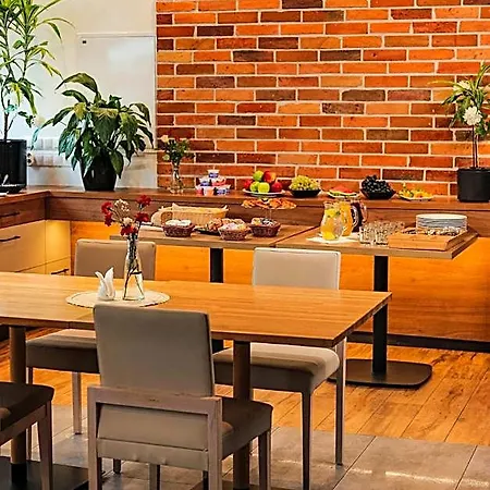 Hotel West - Airport