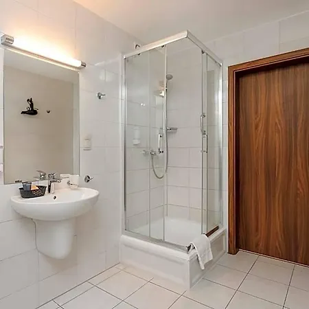 Hotel West - Airport 3*