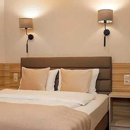 Hotel West - Airport