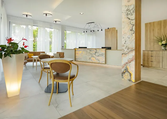 West - Airport Hotell 3*