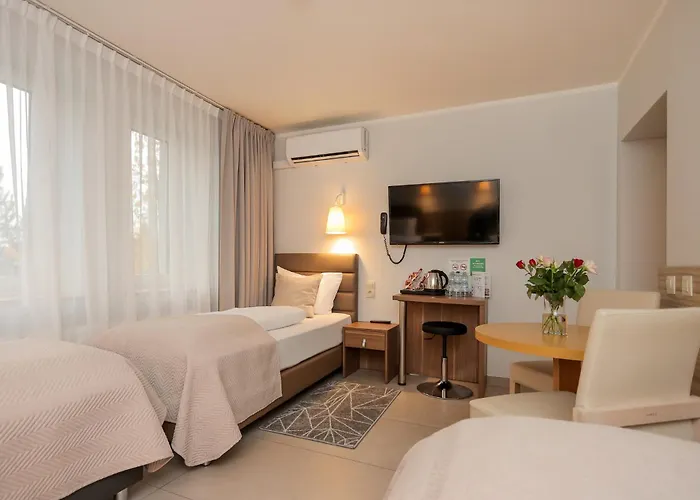 West - Airport Hotell 3*