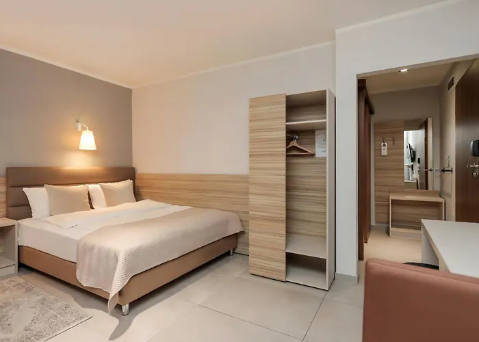 Hotell West - Airport Poznań