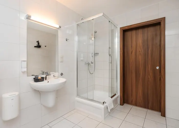 West - Airport Hotell 3*