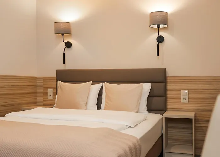 Hotell West - Airport 3*