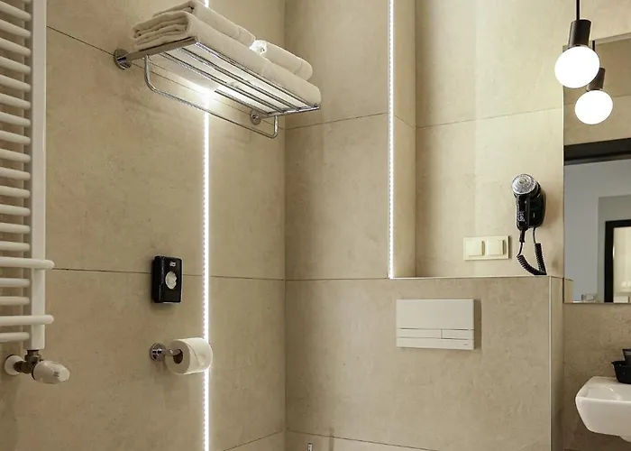 West - Airport Hotell