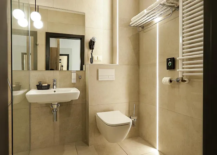 West - Airport Hotell 3*