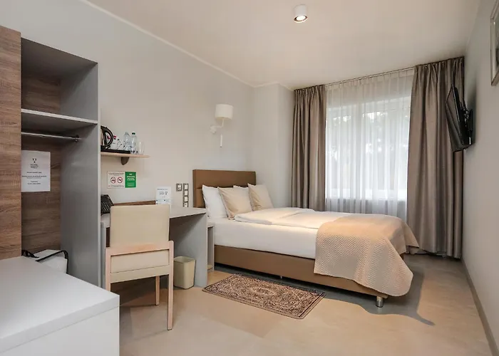 West - Airport 3* Poznan