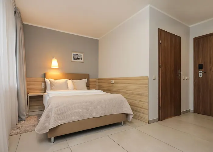 West - Airport Hotell 3*