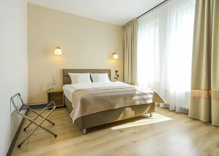 West - Airport Hotell