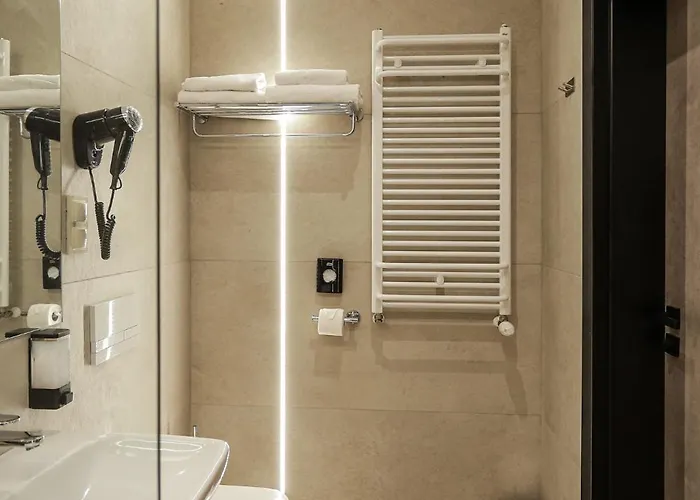 Hotell West - Airport 3*