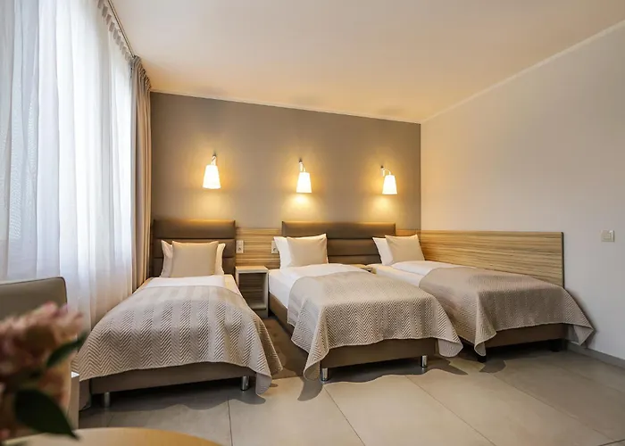 West - Airport Hotell 3*